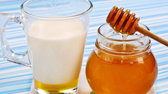 Kefir with honey for rejuvenating treatment of the skin of the hands